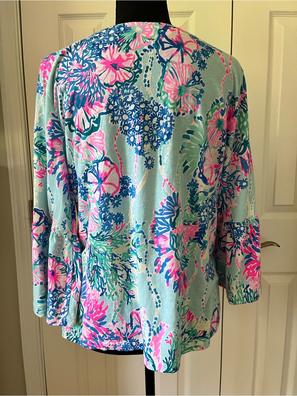 Lilly Pulitzer Pima Cotton Printed Top | Size L | Bell Sleeve EUC - Picture 5 of 8